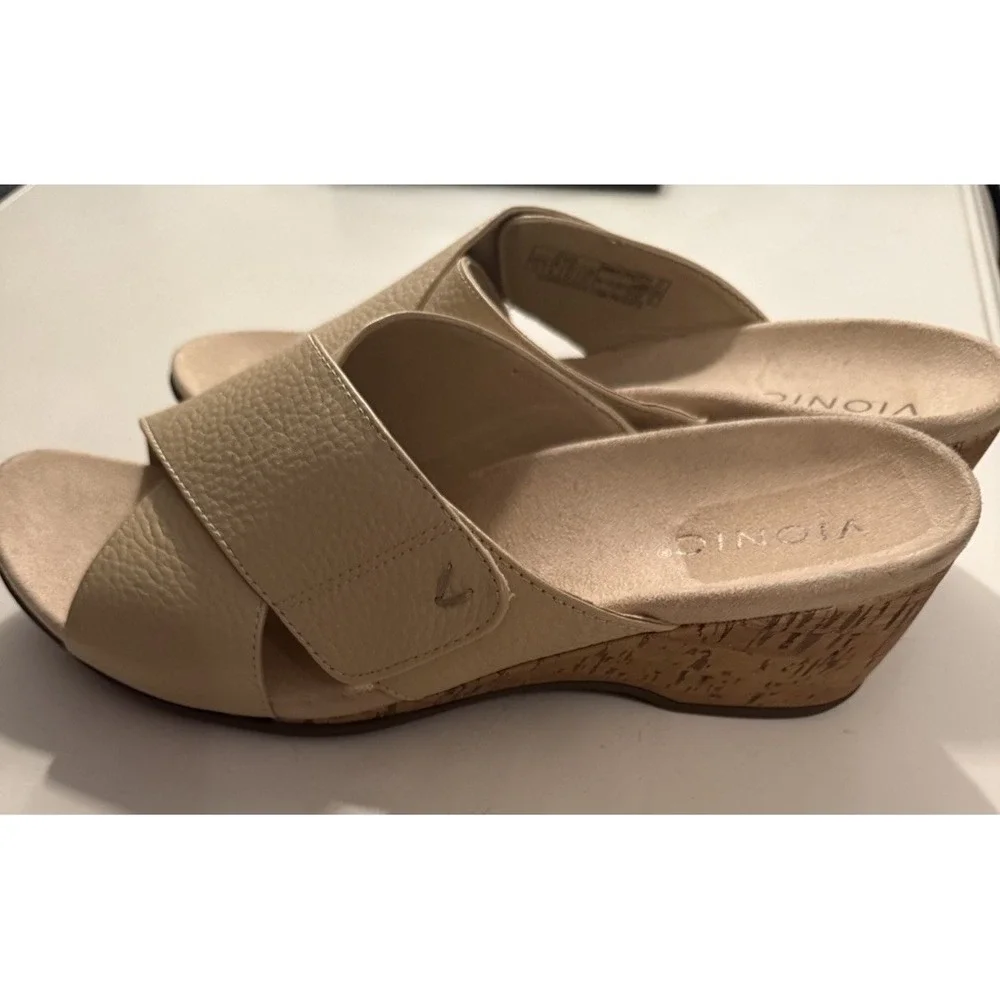 Vionic Leather Leticia Beige Slide Sandals Wedge Orthopedic Sz‎ 10 Semolina New - Picture 7 of 9